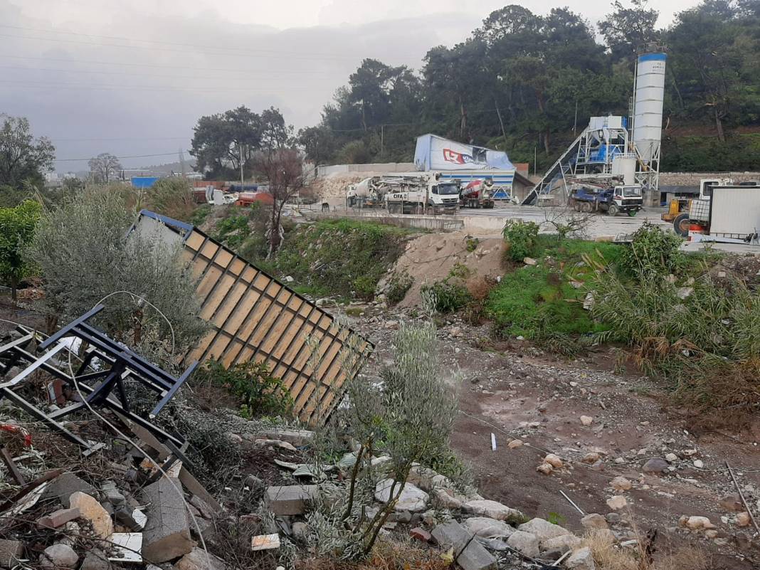 Seralar hayalet gibi uçtu! Pencereden bakan Antalyalılar gözlerine inanamadı 62